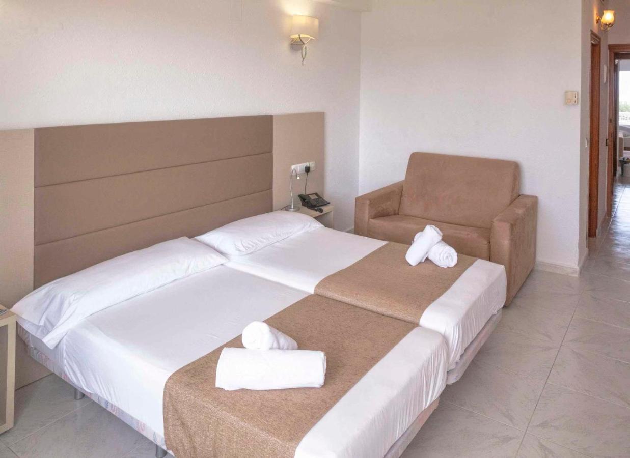Roquetes Rooms - Formentera Break Es Pujols Buitenkant foto